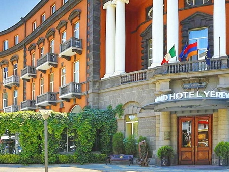 Отель "Grand Hotel Yerevan".