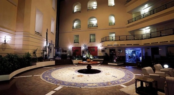 Отель "Grand Hotel Yerevan".
