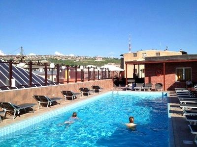 Отель "Grand Hotel Yerevan".