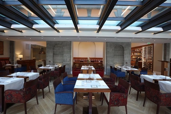 Отель "Grand Hotel Yerevan".