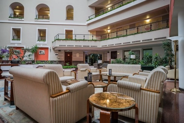Отель "Grand Hotel Yerevan".