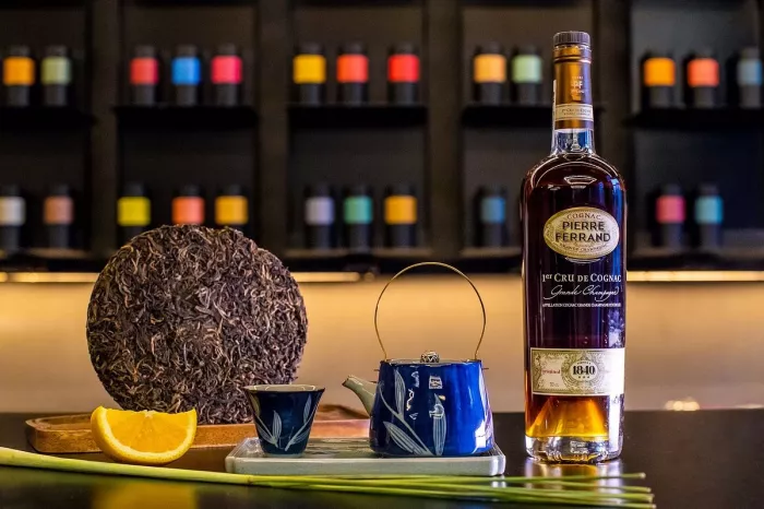 Бар «LONG JING - Modern Tea House & Cockteal Lounge»