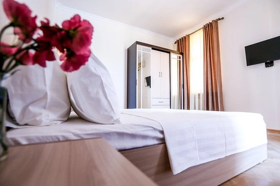 "Alba Hotel" - отель в Ереване.