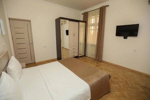 "Alba Hotel" - отель в Ереване.