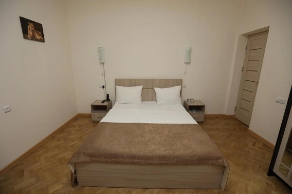 "Alba Hotel" - отель в Ереване.