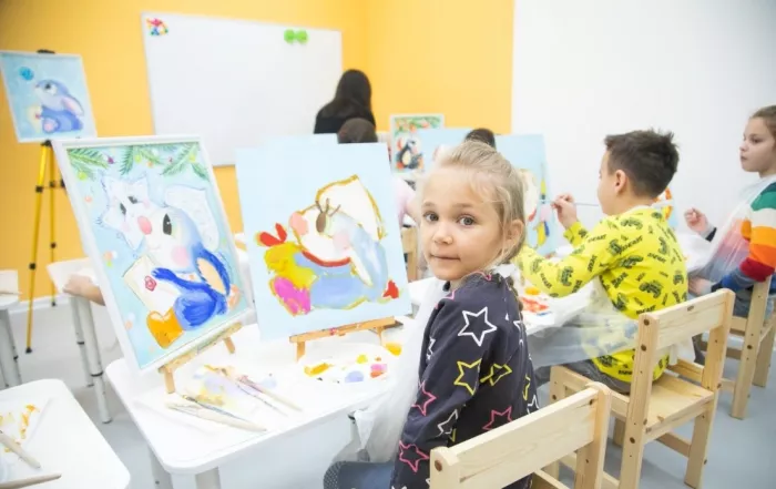 Детский центр "BEE SMART".