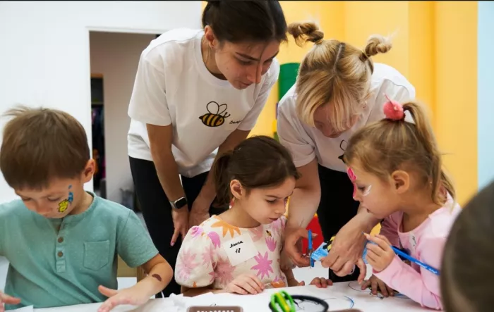 Детский центр "BEE SMART".