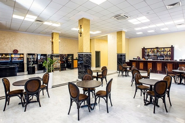 "Ani grand hotel" - отель в Ереване.