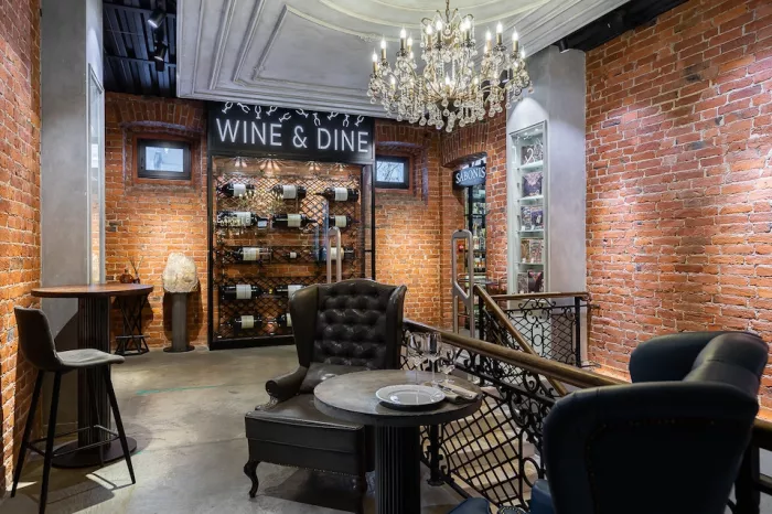 Бар «Wine & Dine»