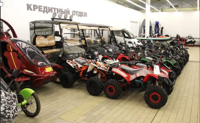 Магазин мототехники и экипировки "Universal motors".