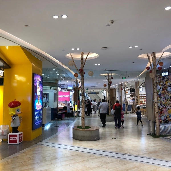 Каток «五彩冰 (Лед пяти цветов) в ТРК 五彩城 (Dreamport)»