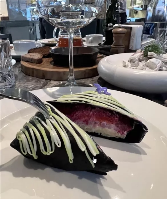 Ресторан русской современной кухни "Uhvat".
