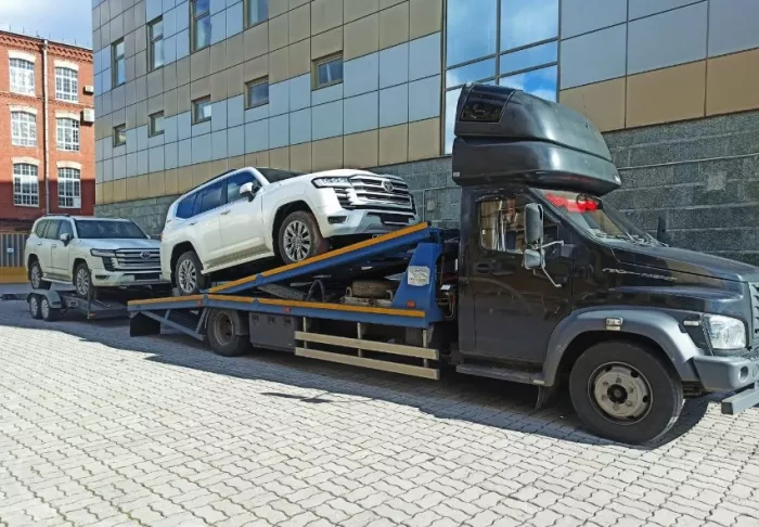 Компания по перевозке автомобилей автовозами "Тандем трэк".