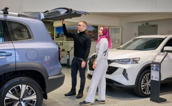 Автосалон и автосервис "Авто-Премьер".