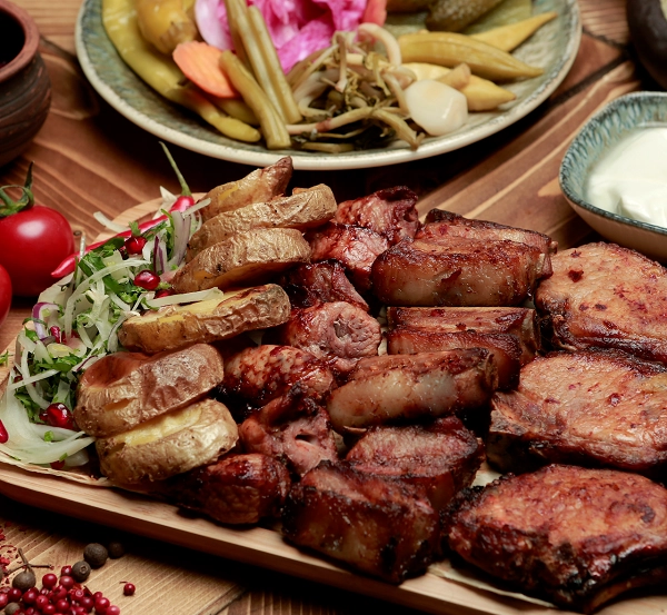 Ресторан армянской кухни "Ararat Tavern" (Արարատ պանդոկ).