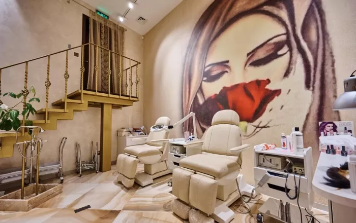 Салон красоты "RoseClinic".
