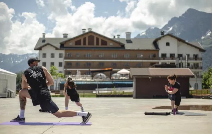 Спортивная секция "Hike Athletics".