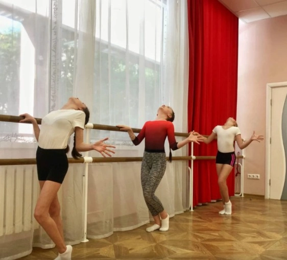 Студия танца "Lorenz".