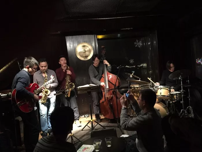 Бар «East Shore Live Jazz Cafe»