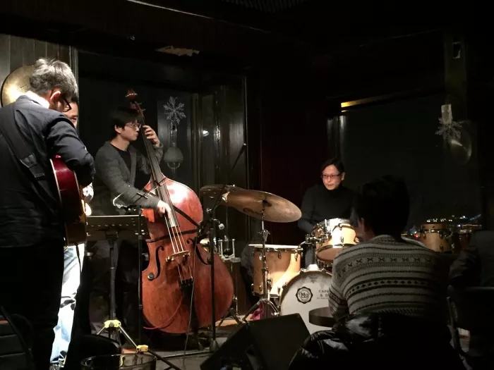 Бар «East Shore Live Jazz Cafe»