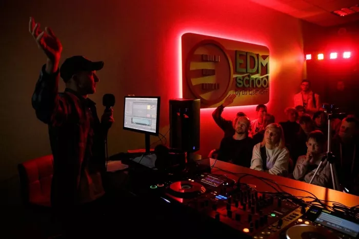 Школа диджеев "Edm School by DJ Цветкоff"
