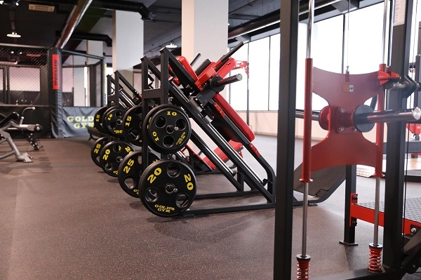 Спортивный зал в Ереване "Gold's Gym".