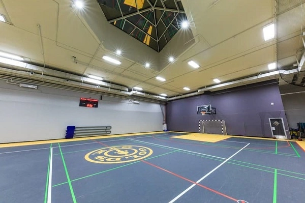 Спортивный зал в Ереване "Gold's Gym".