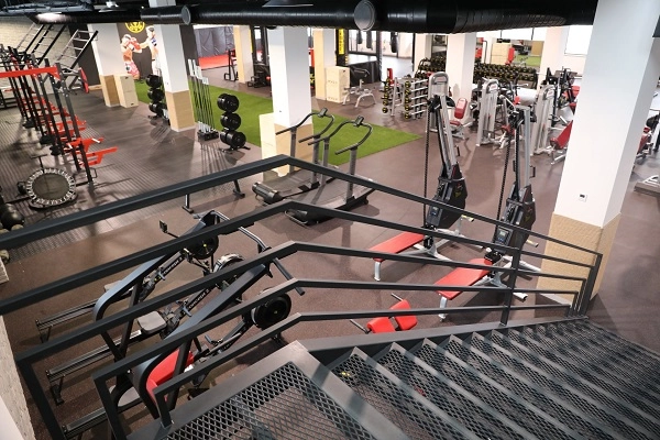 Спортивный зал в Ереване "Gold's Gym".