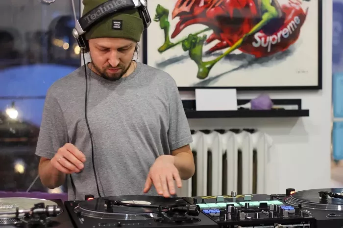 Школа диджеев "Scratch DJ School"