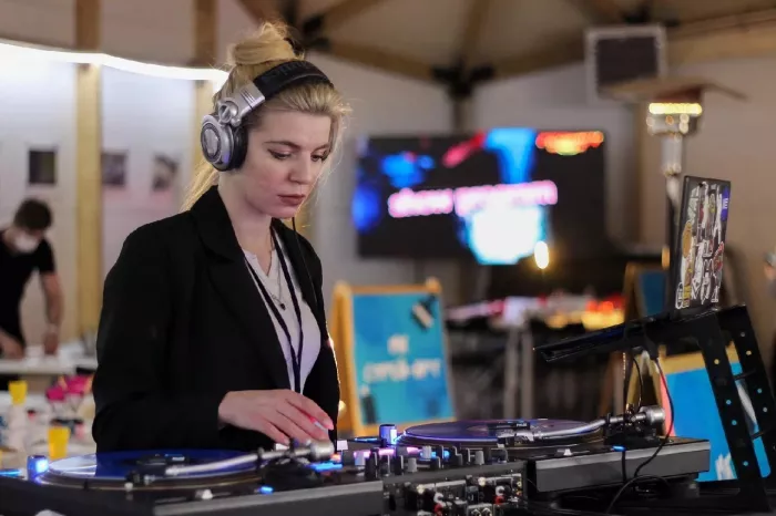 Школа диджеев "Scratch DJ School"