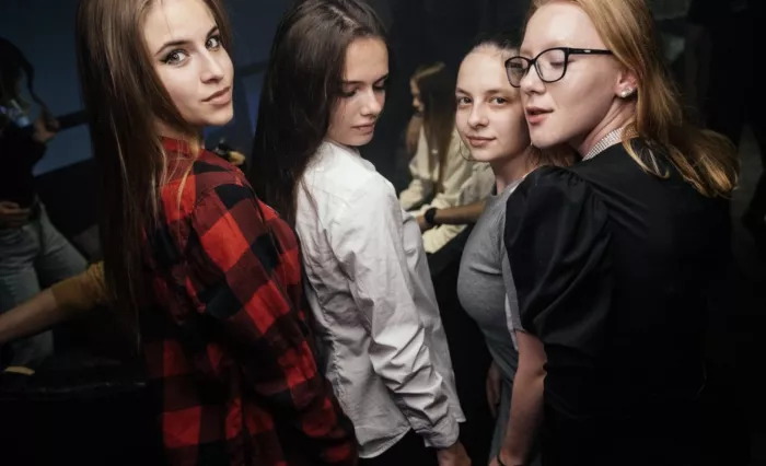 Ночной клуб "IZI"