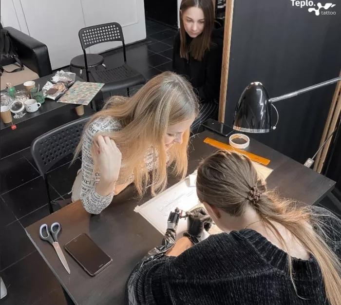 Студия пирсинга и художественной татуировки "Teplo tattoo".