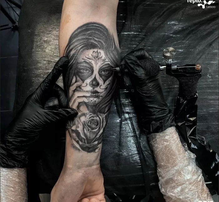 Студия пирсинга и художественной татуировки "Teplo tattoo".