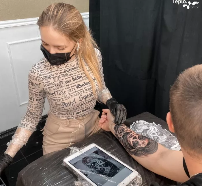 Студия пирсинга и художественной татуировки "Teplo tattoo".
