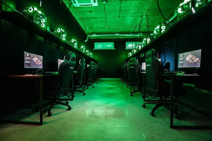 Компьютерный клуб "Cyber Lounge" на Дзержинского