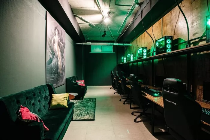 Компьютерный клуб "Cyber Lounge" на Дзержинского