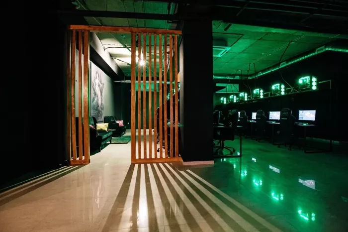 Компьютерный клуб "Cyber Lounge" на Дзержинского