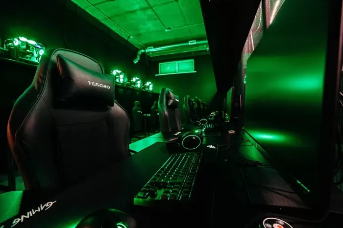 Компьютерный клуб "Cyber Lounge" на Дзержинского