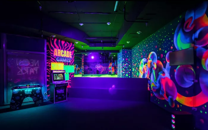 Парк развлечений "Neon park"