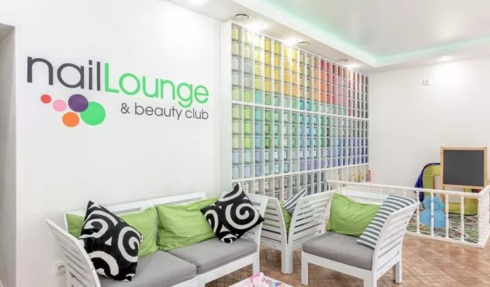 Сеть студий красоты "NailLounge".