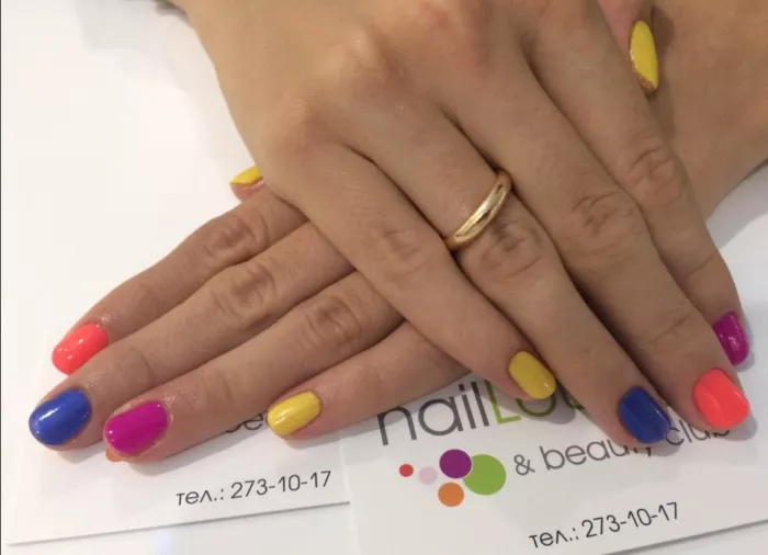 Сеть студий красоты "NailLounge".