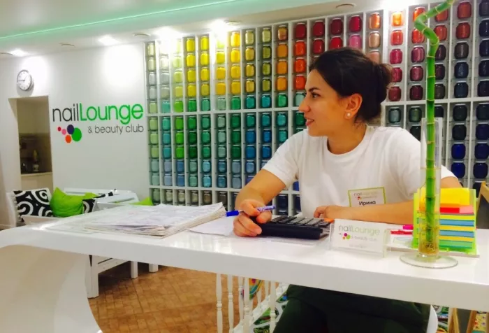 Сеть студий красоты "NailLounge".