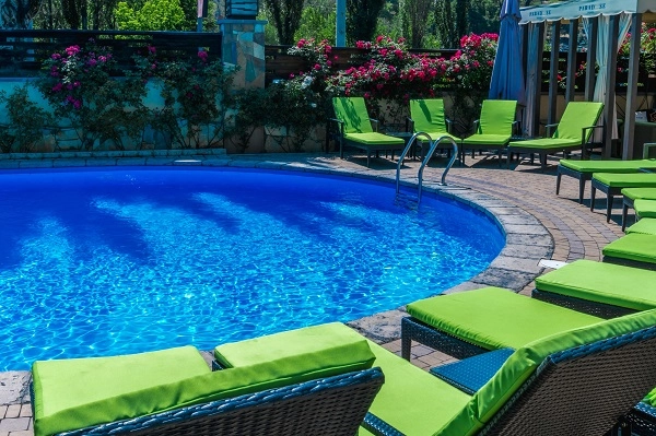 Открытый бассейн в Ереване "Paradise Pool".