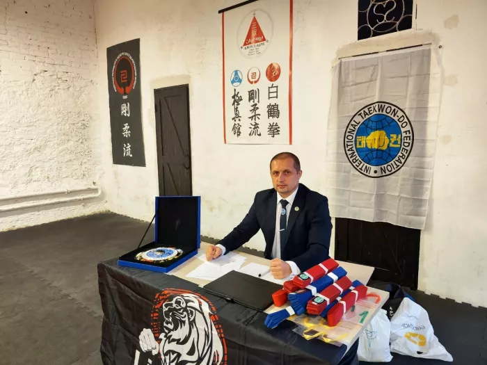 Спортивный клуб «LionHeart» на ул. Серафимовича, 25 