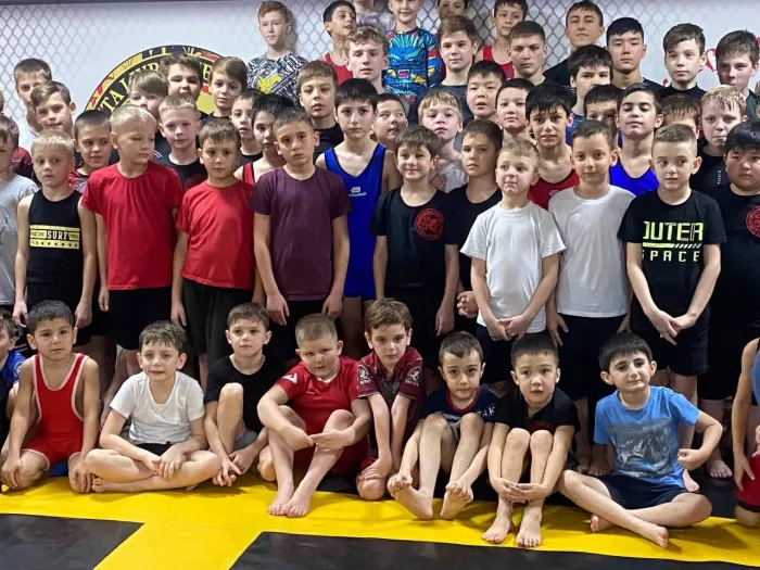 Смешанные единоборства в БСК «Хортич» на ул. Лелюшенко, 13А 