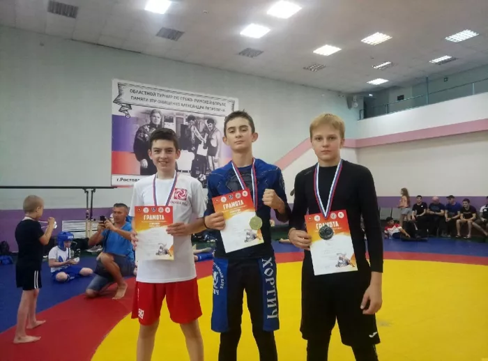 Смешанные единоборства в БСК «Хортич» на ул. 1-й Конной Армии, 13В 