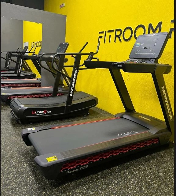 Фитнес-клуб "FITROOM.RU"