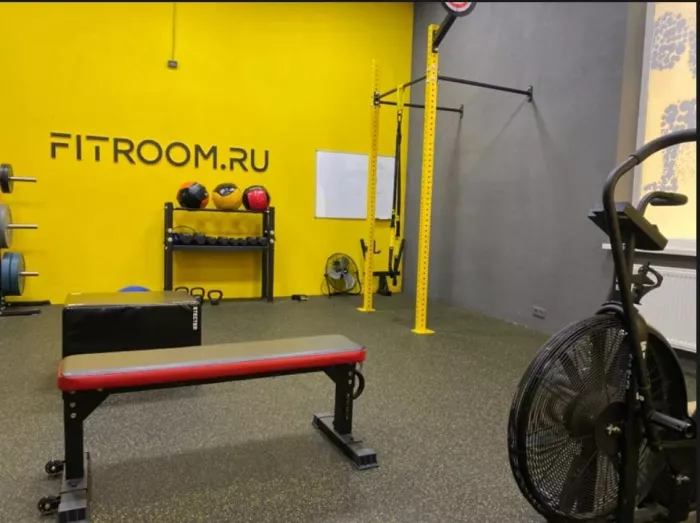 Фитнес-клуб "FITROOM.RU"