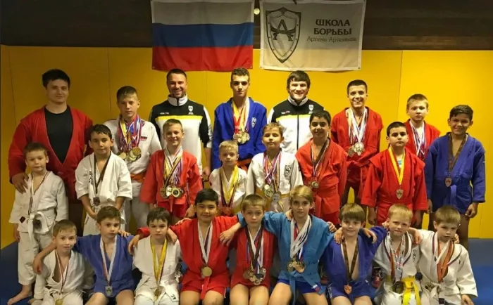 Школа борьбы Артёма Артемьева.