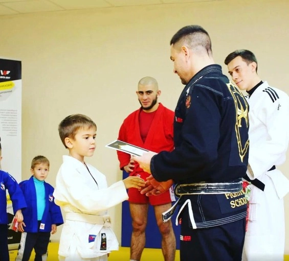 Школа борьбы Артёма Артемьева.